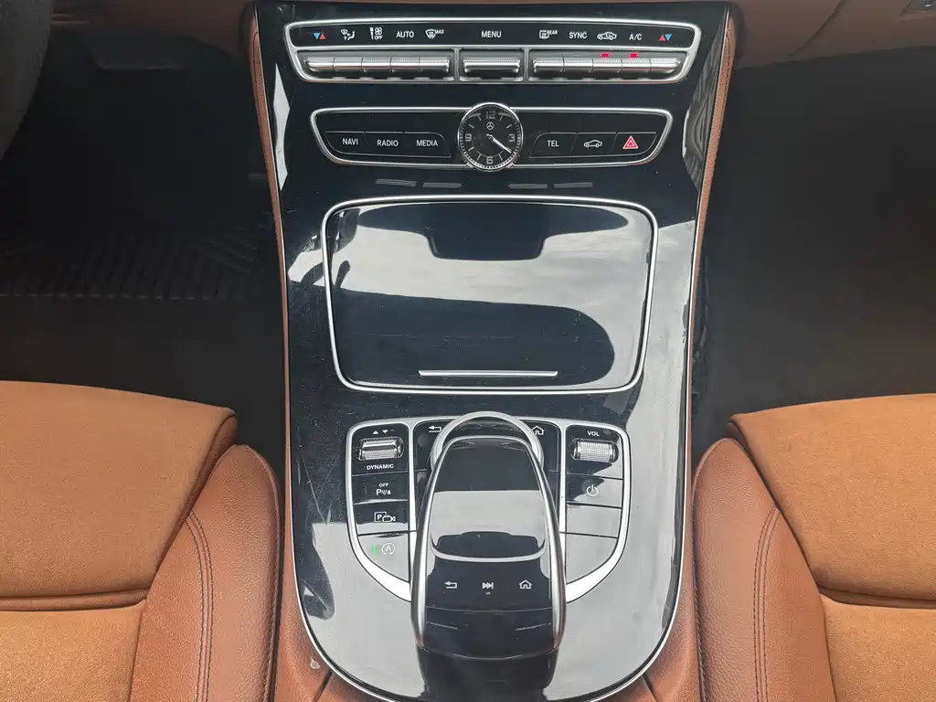 Mercedes-Benz E-Class 2017 — фото 16