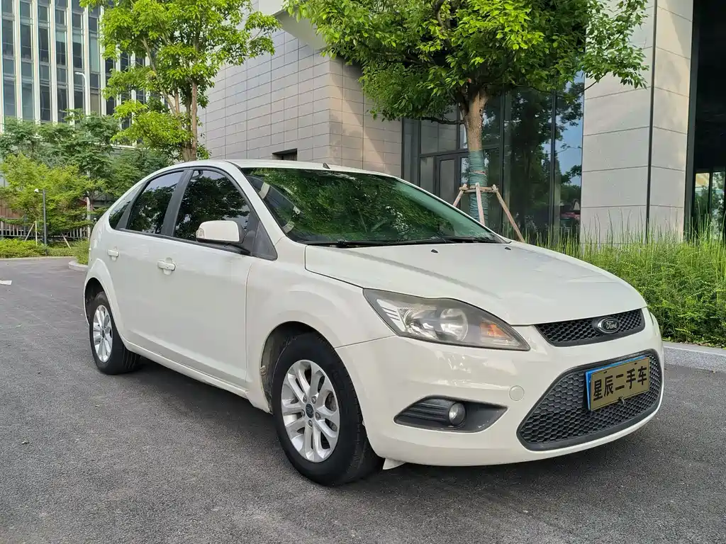 Ford Focus 2014 — фото 3