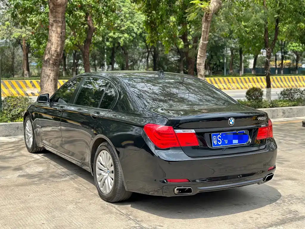 BMW 7 Series 2010 — фото 4