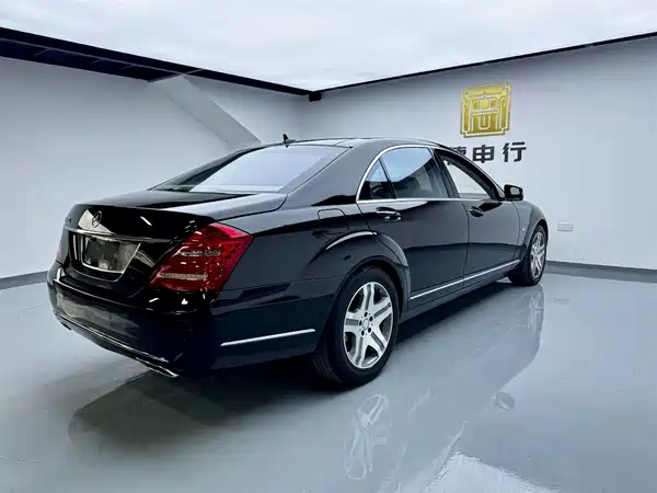 Mercedes-Benz S-Class 2010