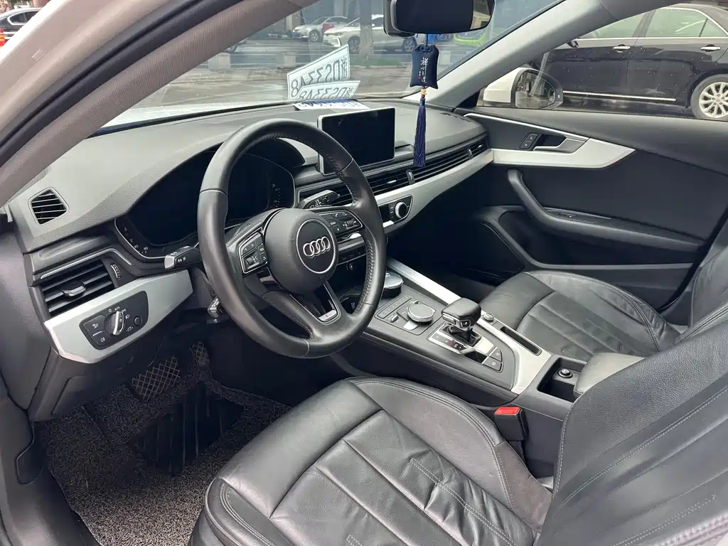 Audi A4L 2018