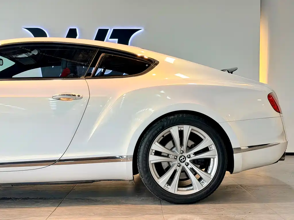 Bentley Continental 2012 — фото 14