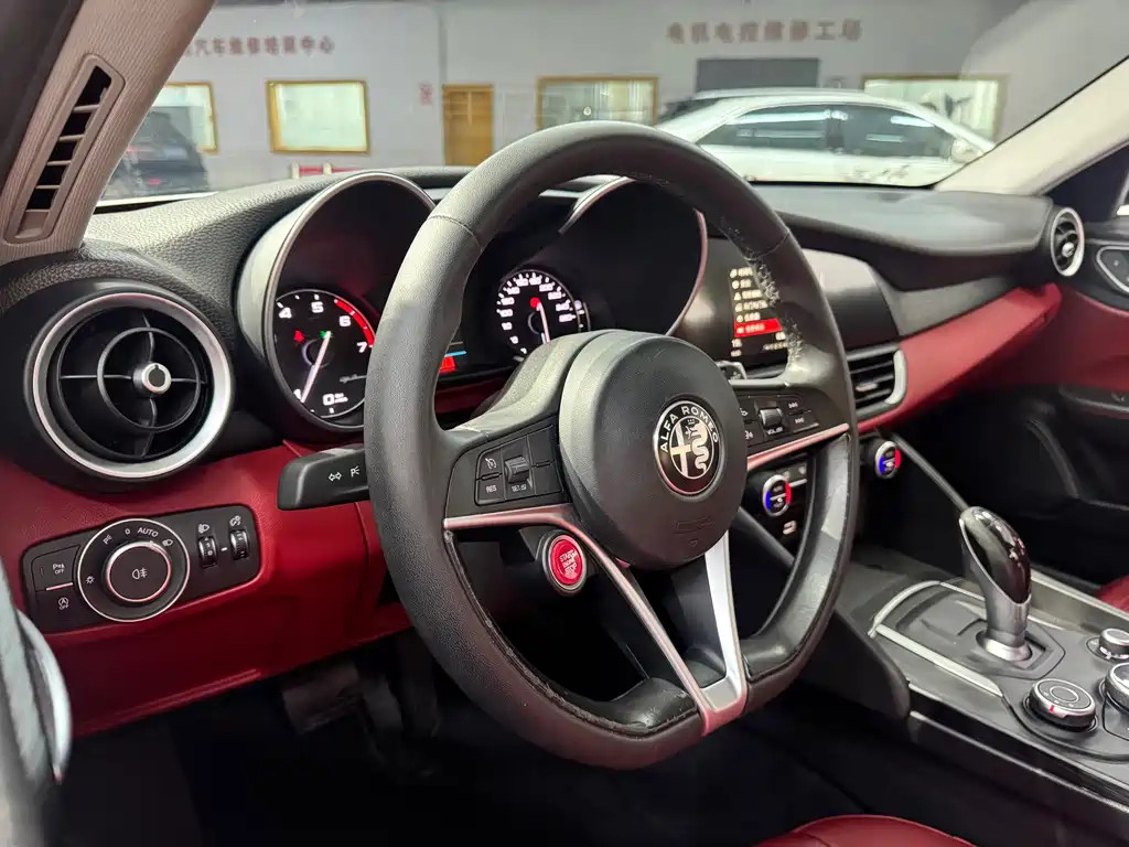 Alfa Romeo Giulia Juliet 2018 — фото 16