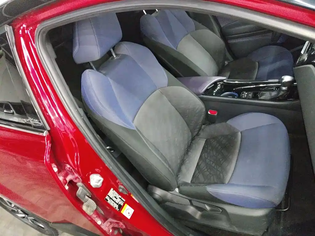 Toyota C-HR 2020 — фото 20