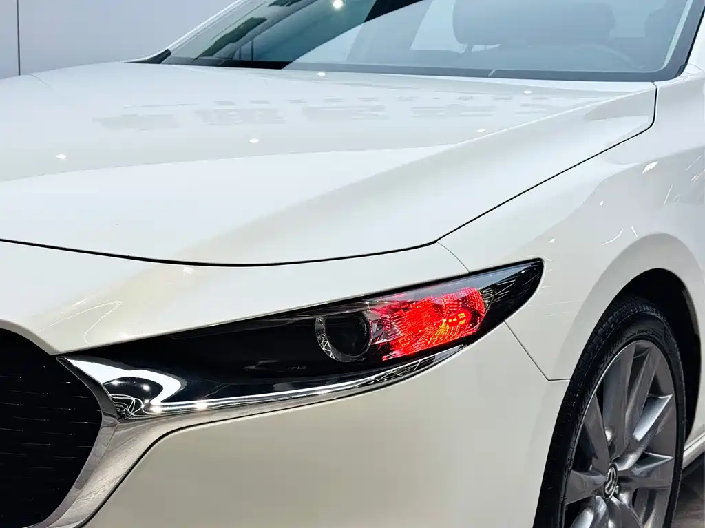 Mazda 3 Axela 2021 — фото 21