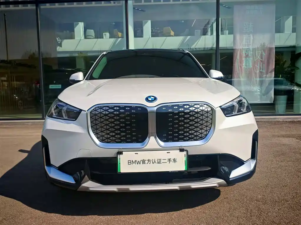 BMW iX1 2025