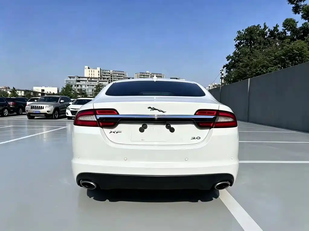 Jaguar XF 2015 — фото 5
