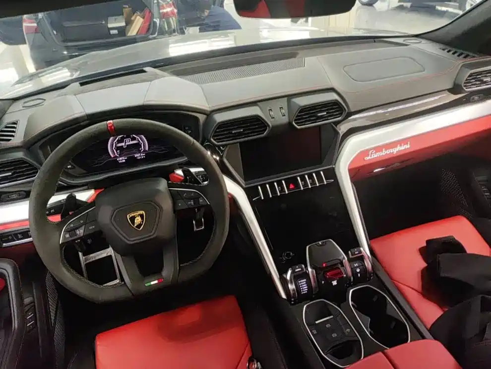 Lamborghini Urus 2019 — фото 10
