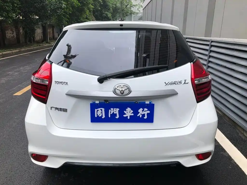 Toyota Yaris L 2019 — фото 13