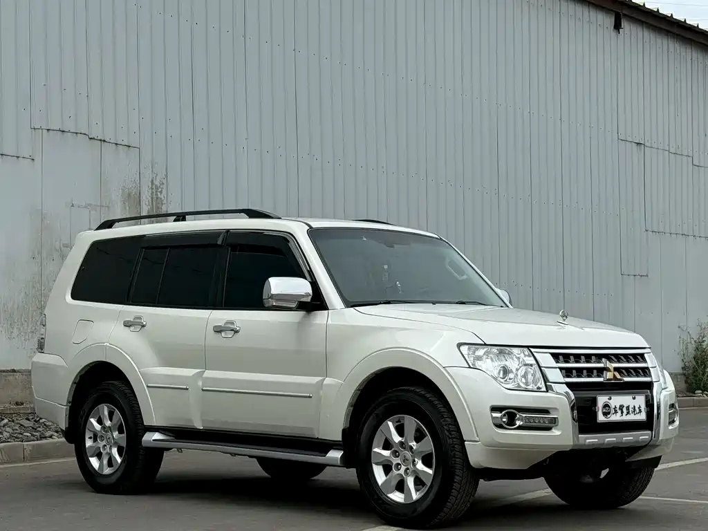 Mitsubishi Pajero 2020