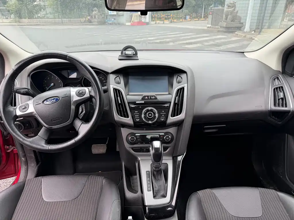 Ford Focus 2013 — фото 13
