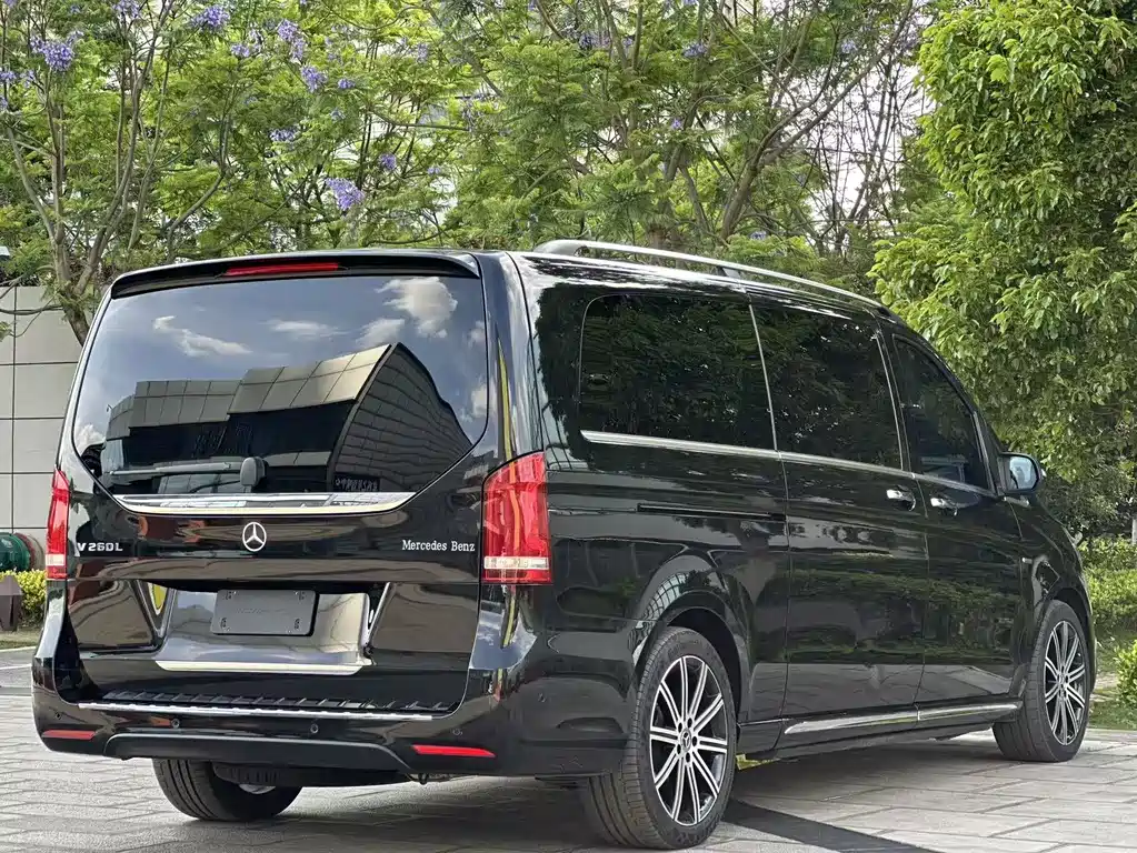 Mercedes-Benz V-Class 2023 — фото 4