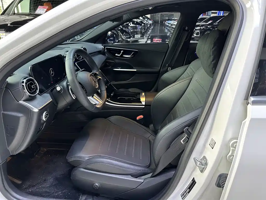 Mercedes-Benz C-Class 2024