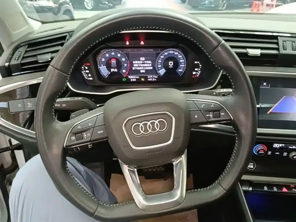 Audi Q3 2021 — фото 11