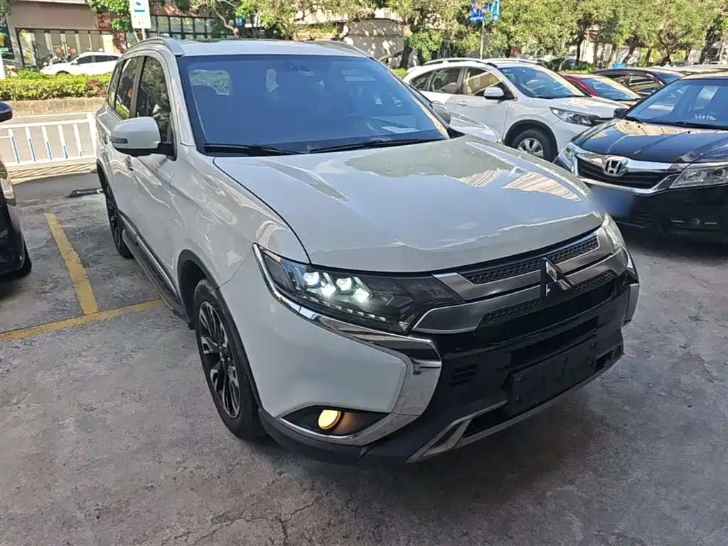 Mitsubishi Outlander 2019 — фото 4