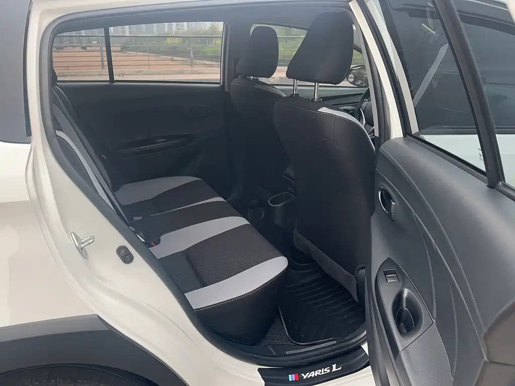 Toyota Yaris L 2022 — фото 22