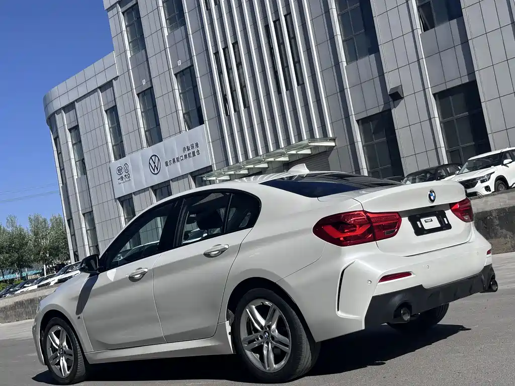BMW 1 Series 2023 — фото 11