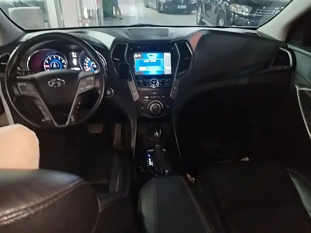 Hyundai Santa Fe 2015 — фото 10
