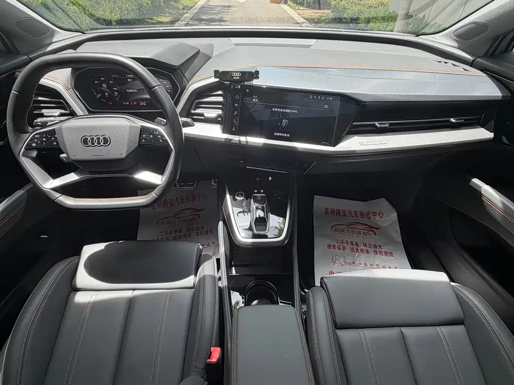 Audi Q4 e-tron 2023 — фото 12