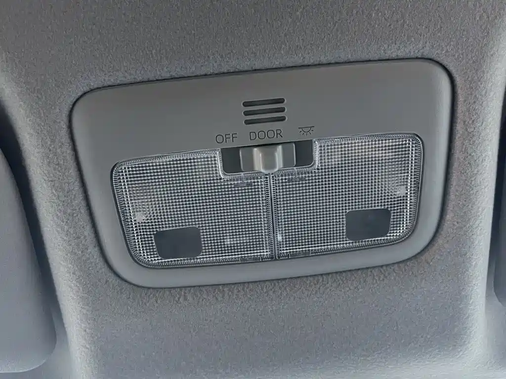 Toyota Yaris L 2023 — фото 12