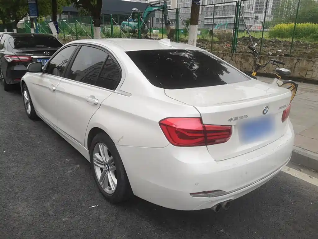 BMW 3 Series 2017 — фото 23