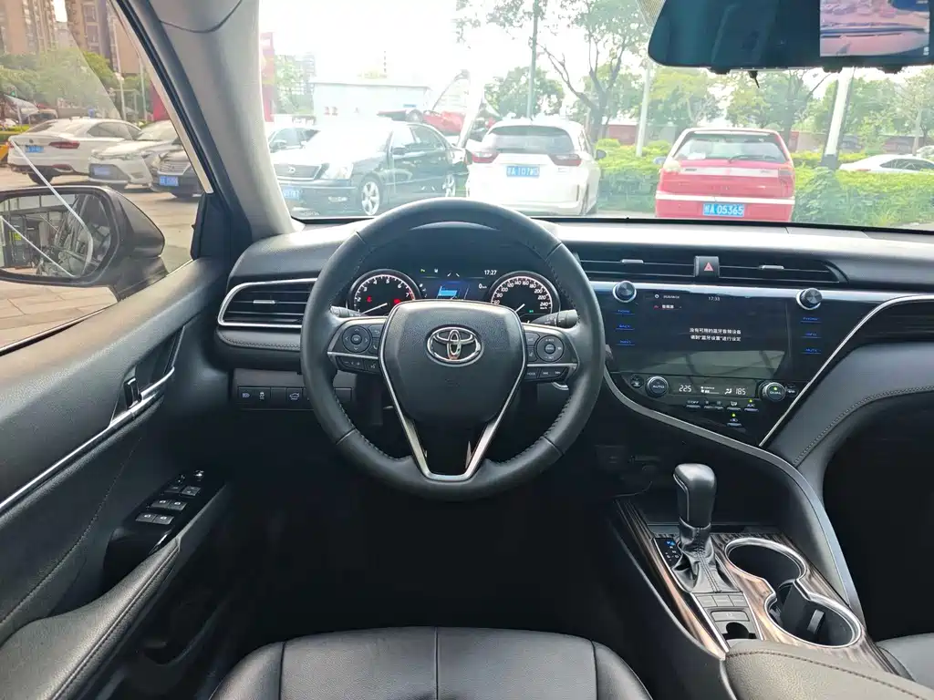 Toyota Camry 2020 — фото 17