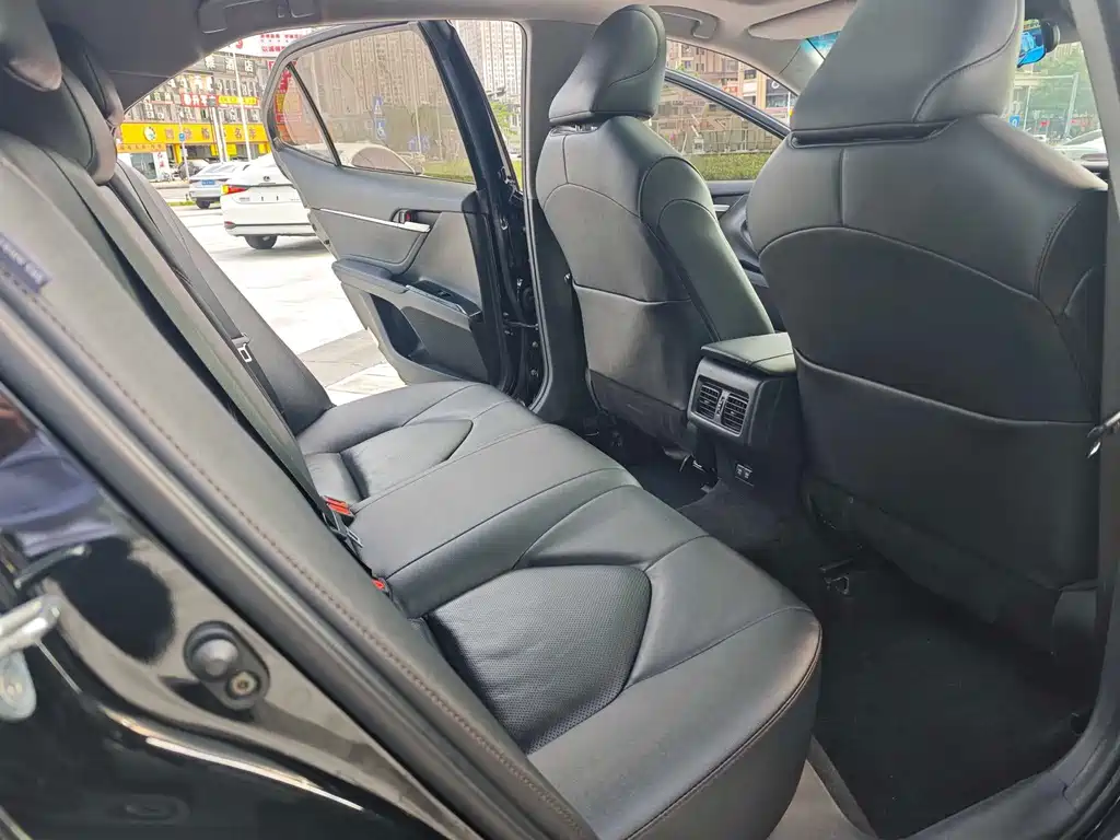 Toyota Camry 2020 — фото 11