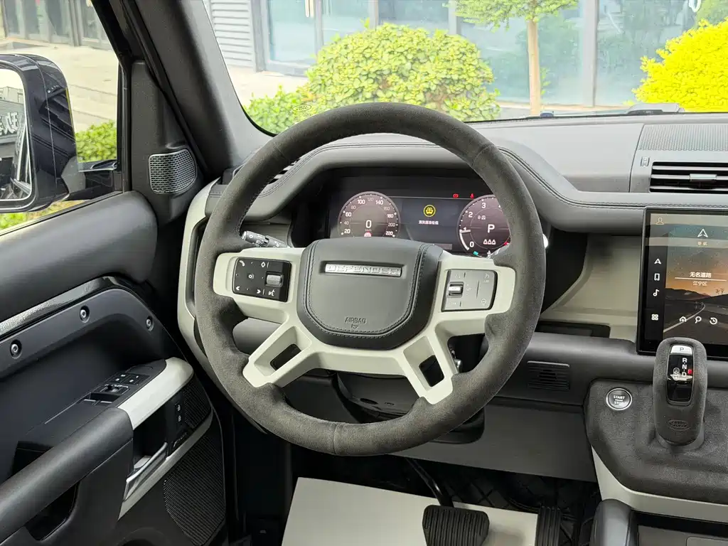 Land Rover Defender 2022 — фото 12