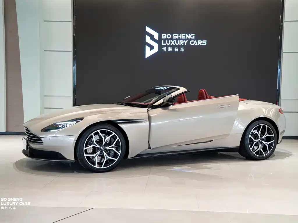 Aston Martin DB11 2018 — фото 40