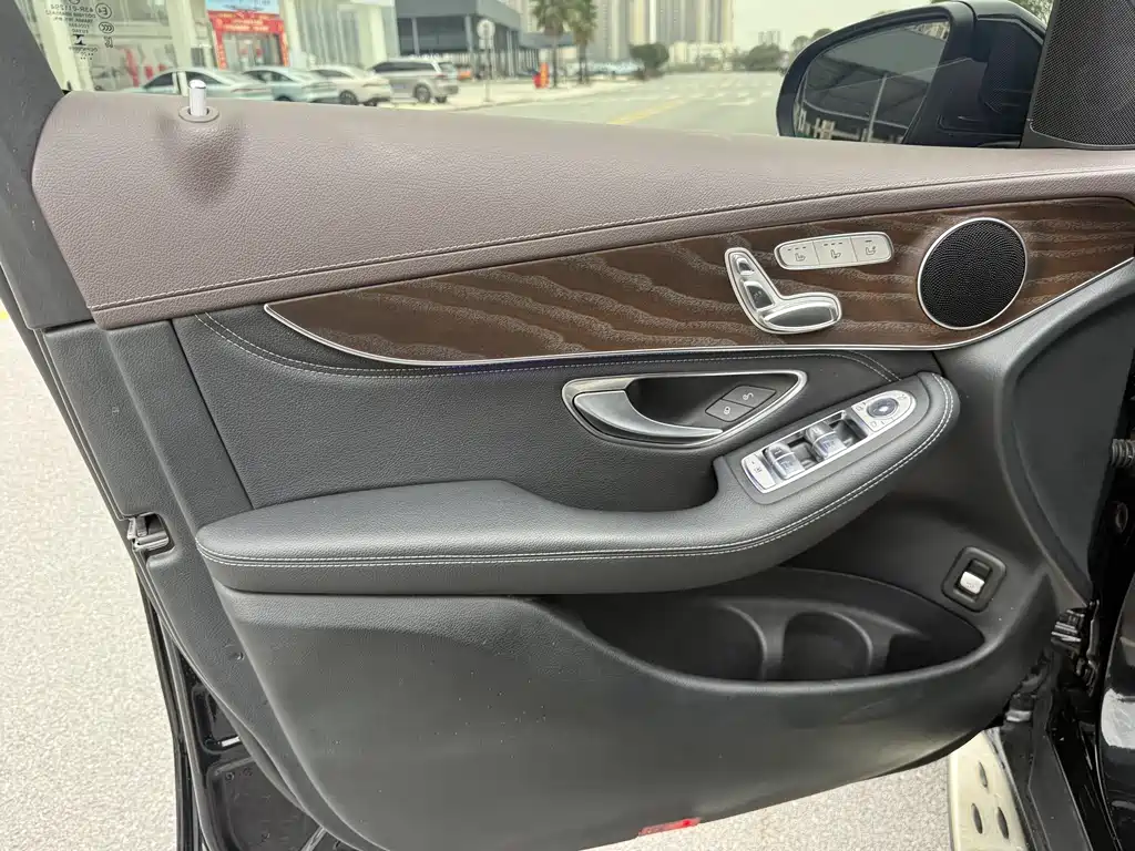 Mercedes-Benz GLC 2020 — фото 16