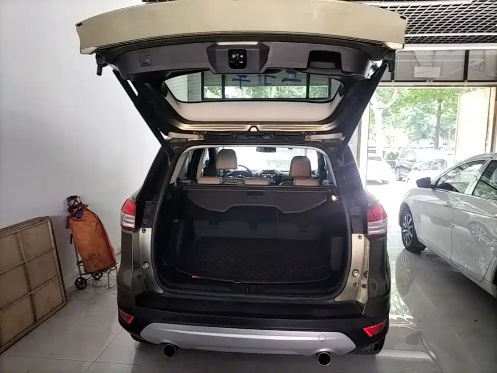 Ford Kuga 2016 — фото 19
