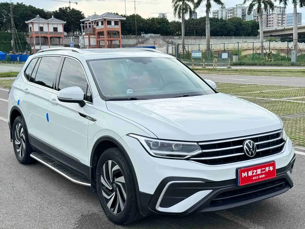 Volkswagen Tiguan L 2023 — фото 8