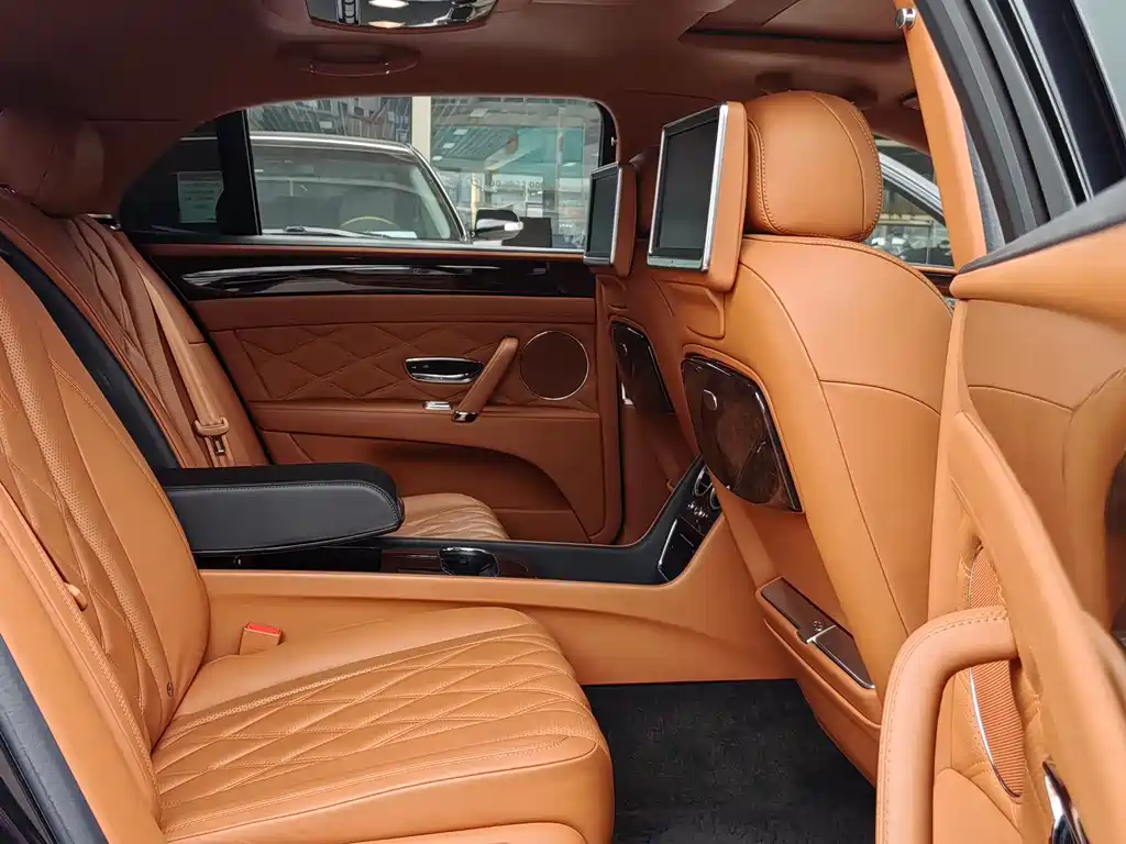 Bentley Flying Spur 2016 — фото 9