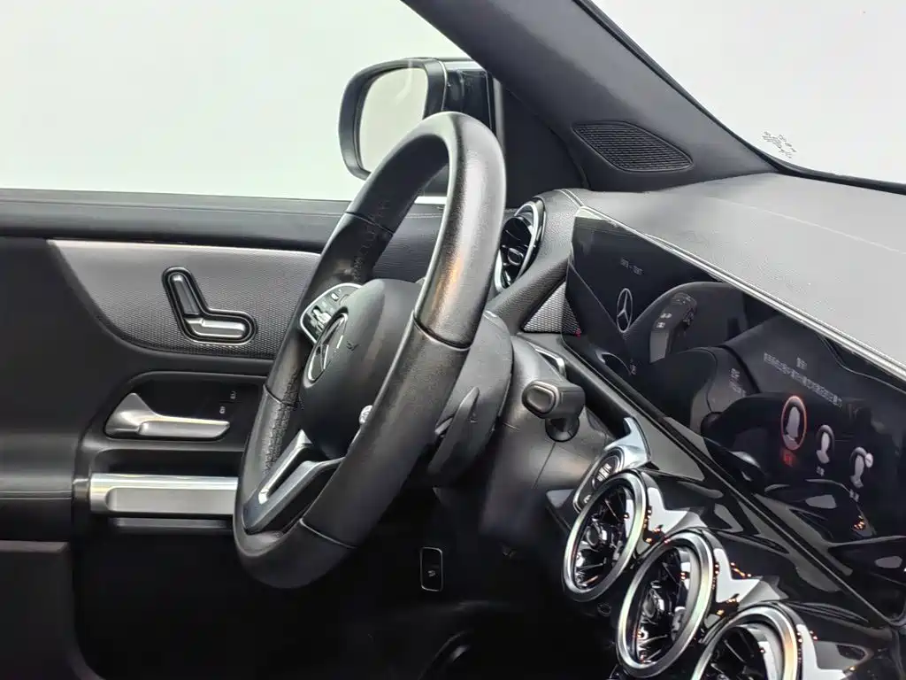 Mercedes-Benz GLB 2020 — фото 22