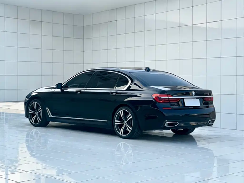 BMW 7 Series 2019 — фото 11