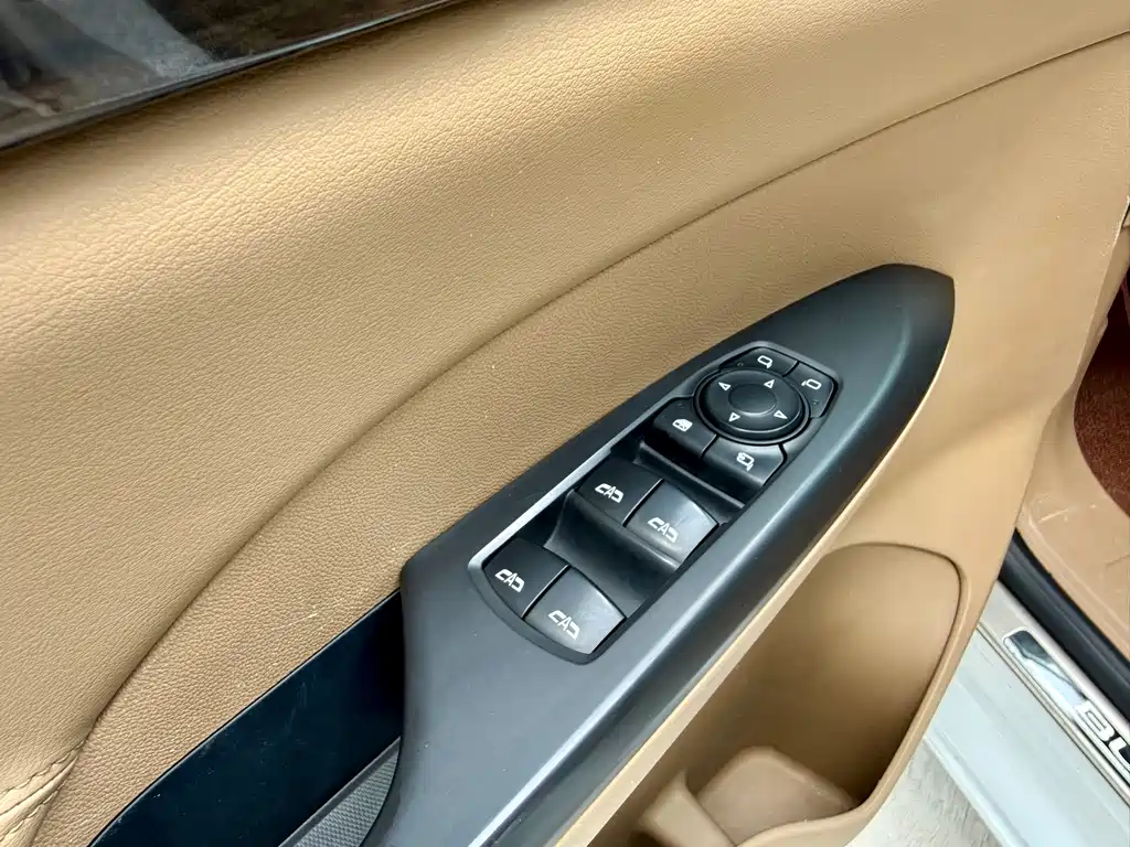 Buick GL8 2020 — фото 24