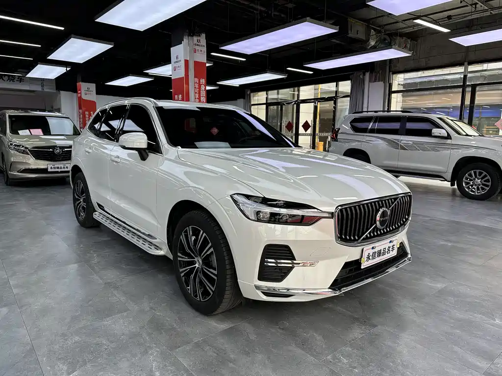 Volvo XC60 2022 — фото 3