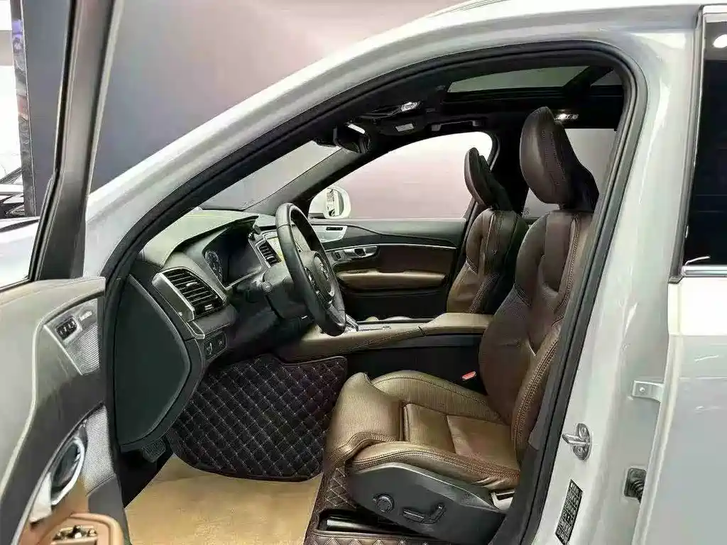 Volvo XC90 2022 — фото 3
