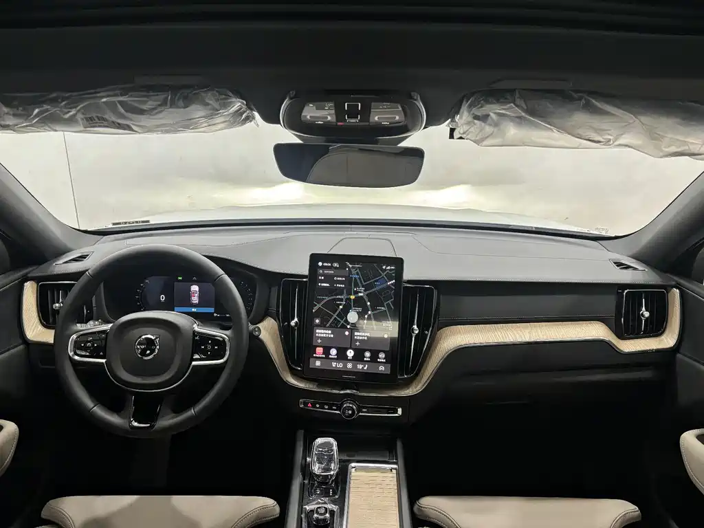 Volvo XC60 2025 — фото 13