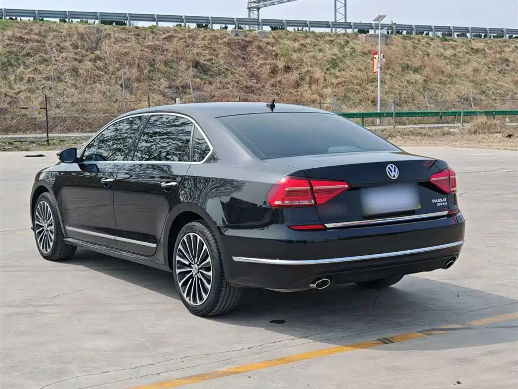 Volkswagen Passat 2017 — фото 24