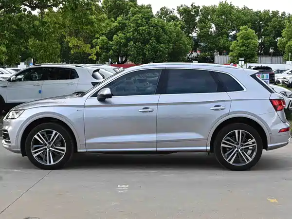 Audi Q5L 2020