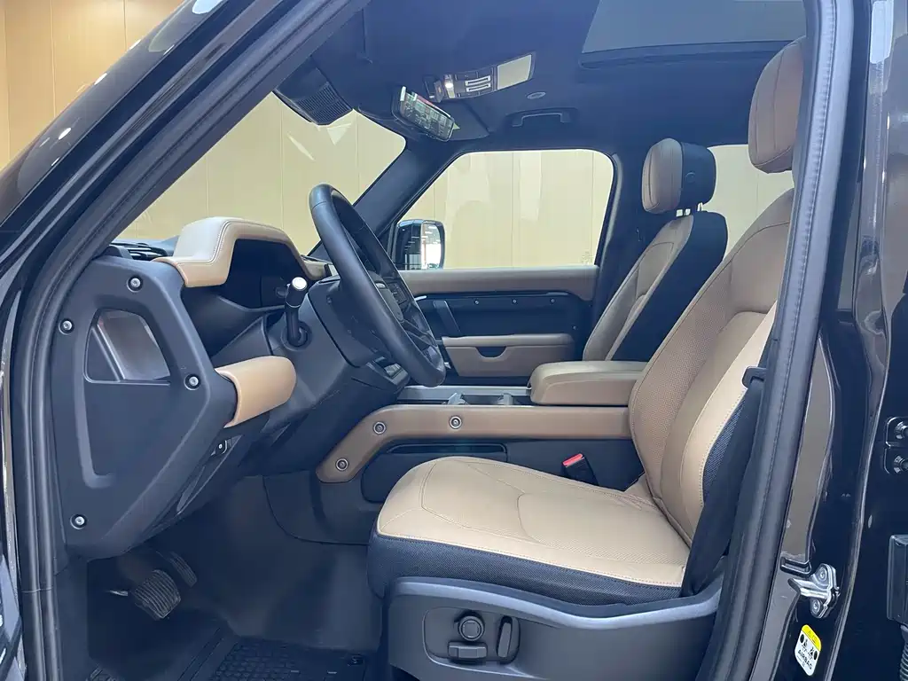 Land Rover Defender 2025