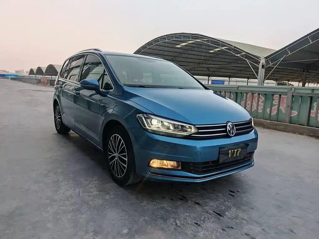 Volkswagen Touran 2018 — фото 3