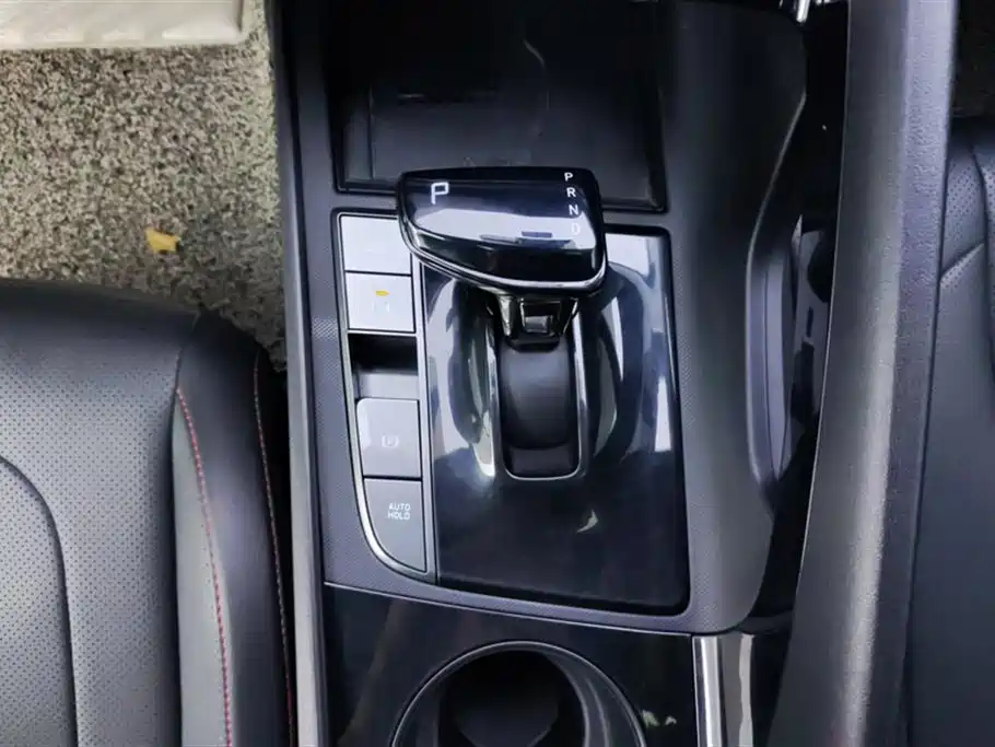 Hyundai Elantra 2021 — фото 16