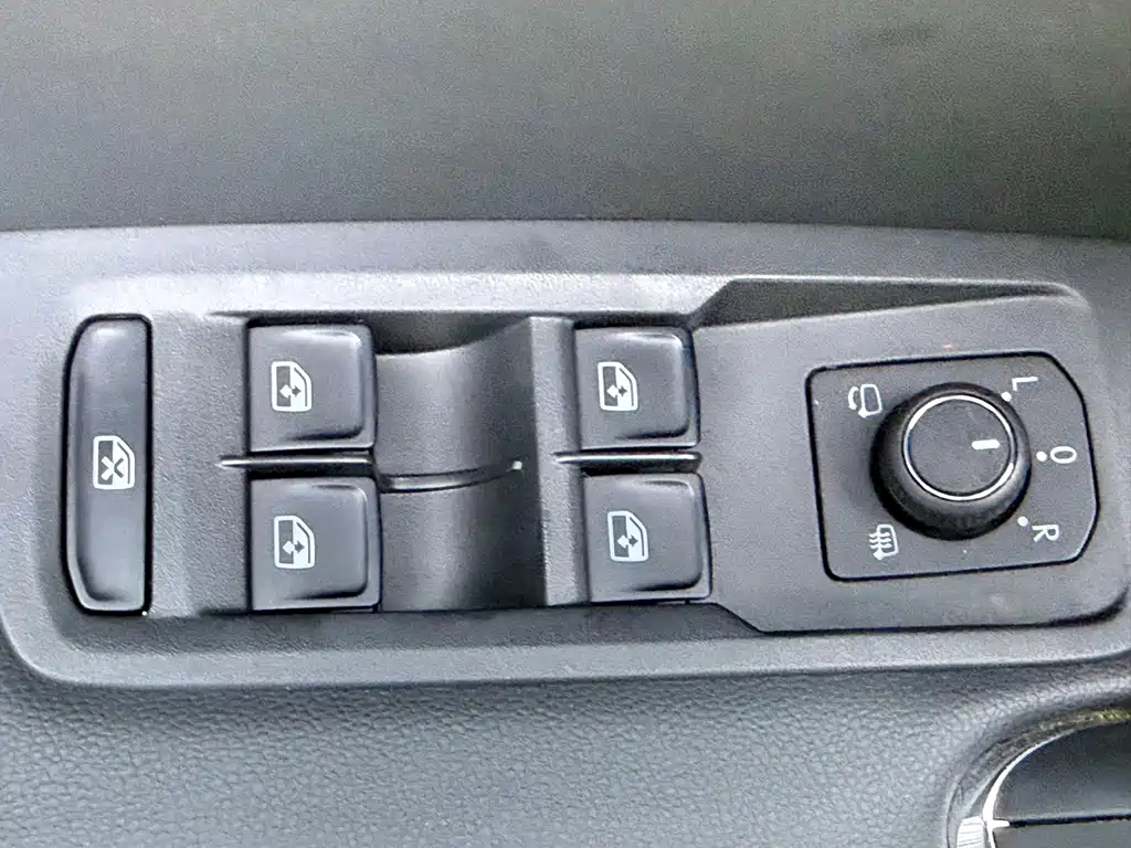Volkswagen Touran 2023 — фото 14
