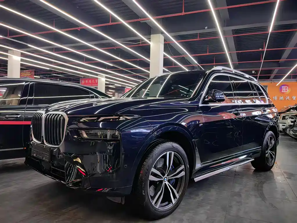 BMW X7 2023 — фото 1