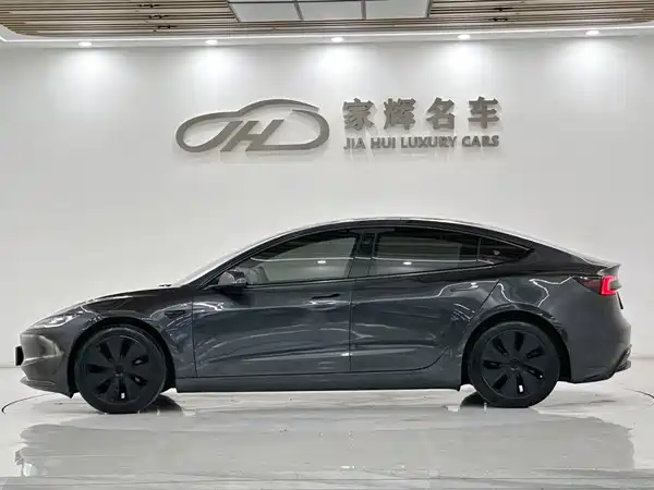 Tesla Model 3 2025