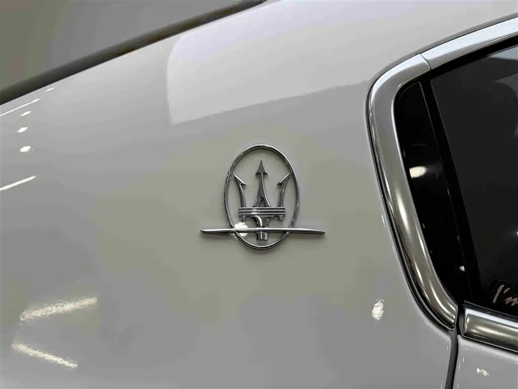 Maserati Ghibli 2015 — фото 18
