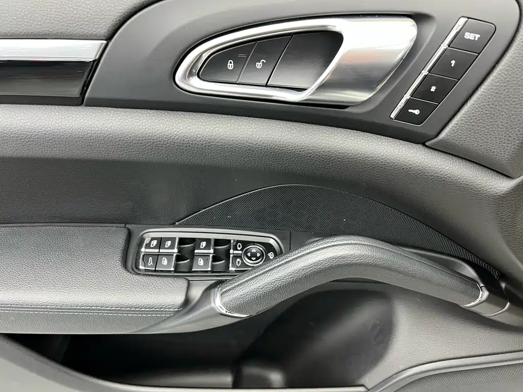 Porsche Cayenne 2017 — фото 3