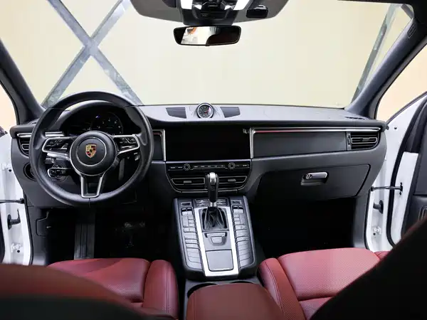 Porsche Macan 2021